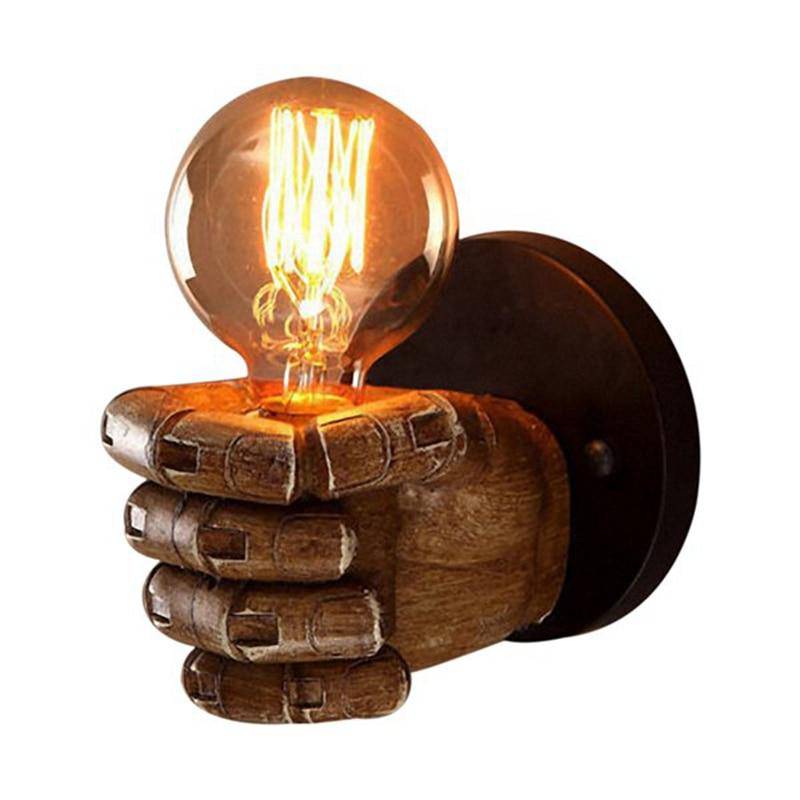 Aplique de madeira em forma de mão com lâmpada Edison