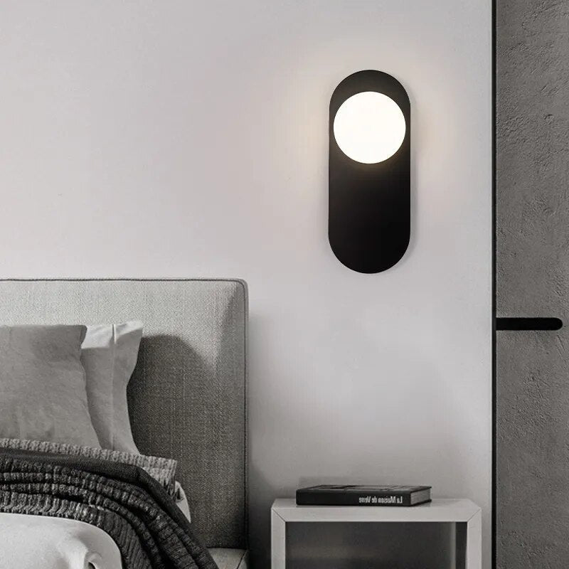 Aplique LED moderno e minimalista em ferro preto e dourado