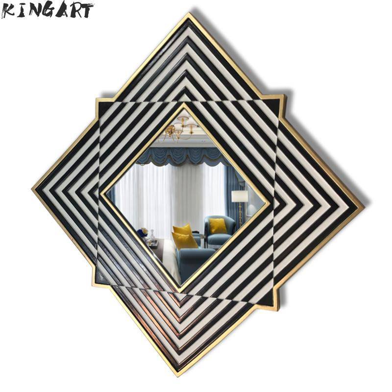 Espelho de parede diamante com listras pretas e brancas em moldura de madeira