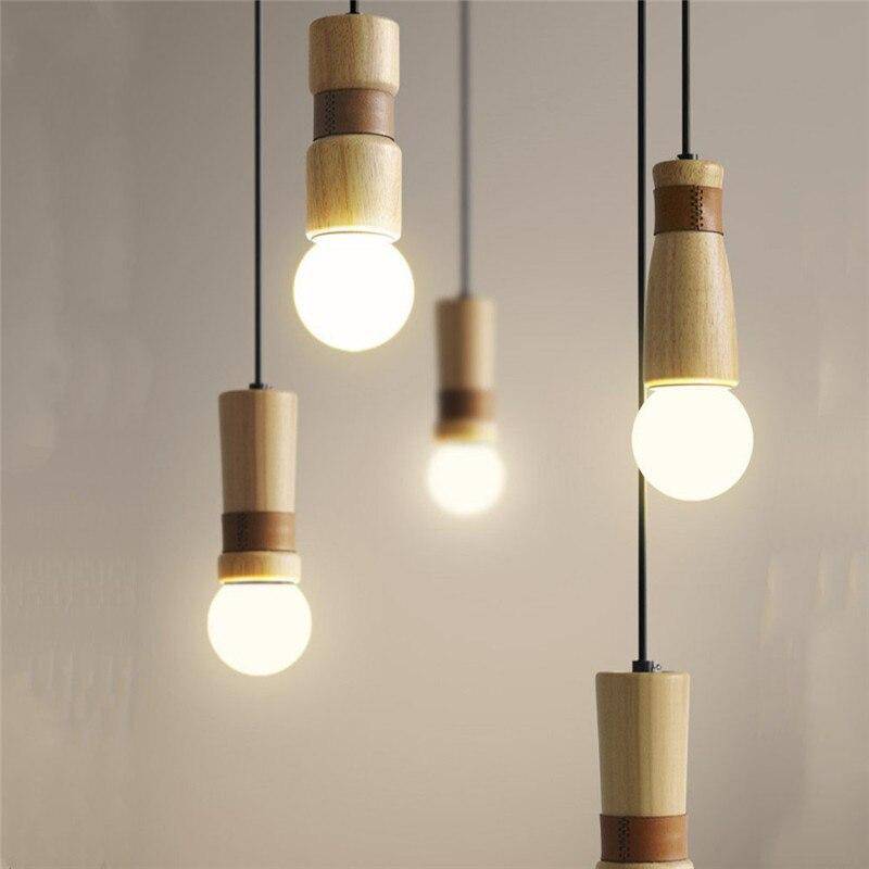 Luminária pendente LED em formas cilíndricas de madeira com pulseira de couro sintético