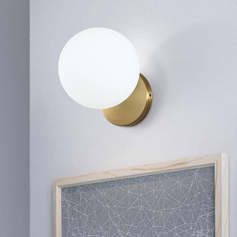 Aplique LED com design de bola de vidro e suporte redondo dourado