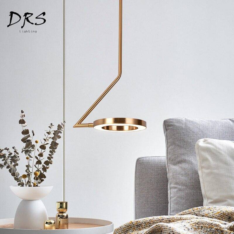 Pendente LED design dourado com lâmpada redonda