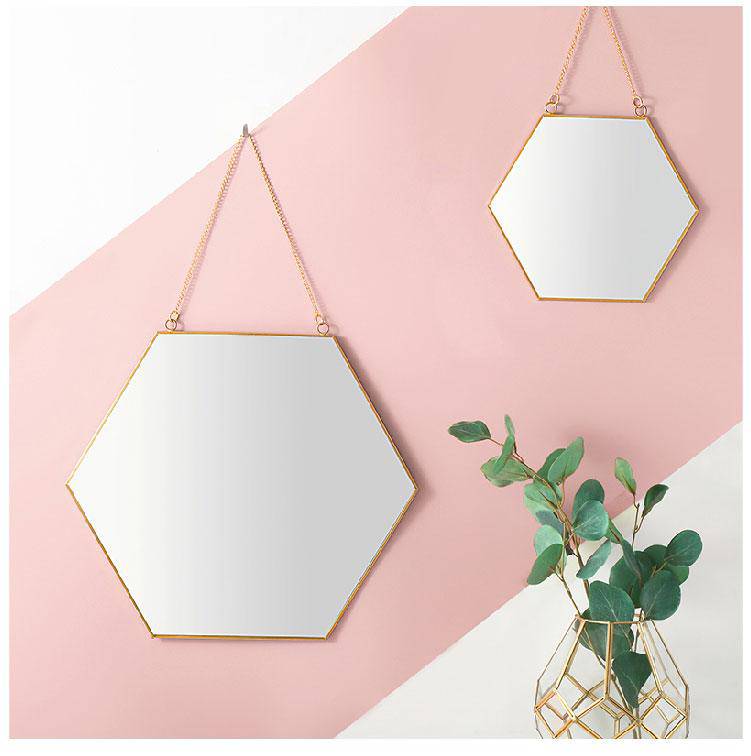 Espelho de parede decorativo hexagonal com acabamento em madeira geométrica