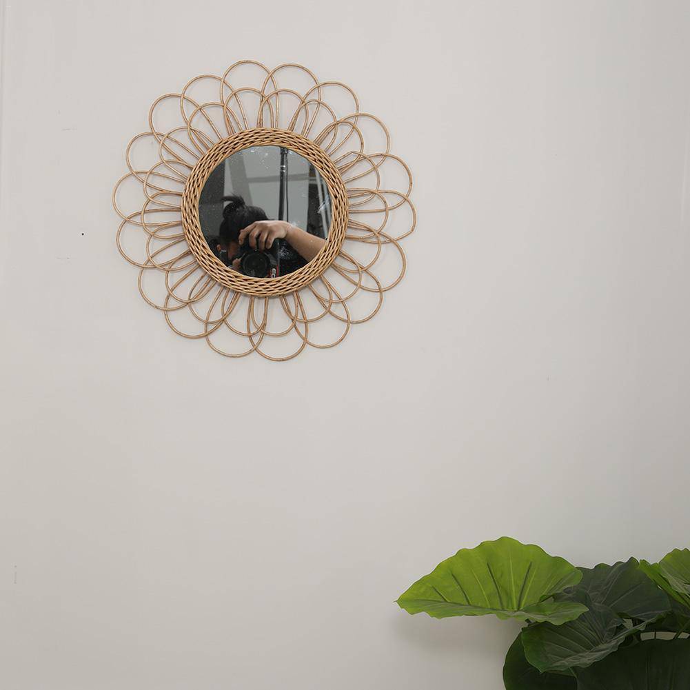 Espelho decorativo redondo de parede com pétalas de flores de vime